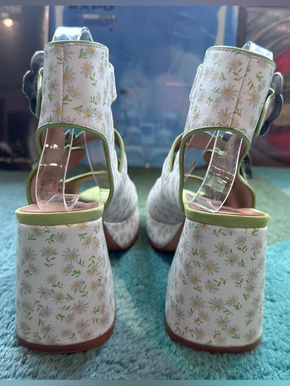 Fluevog NEARLY NEW Picnic Charleson white/green daisies buckle platform sandal-9 - Picture 8 of 16